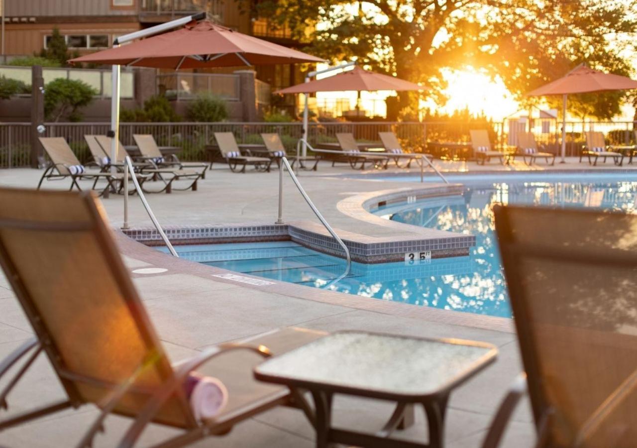 The Cove Lakeside Resort West Kelowna Exterior foto