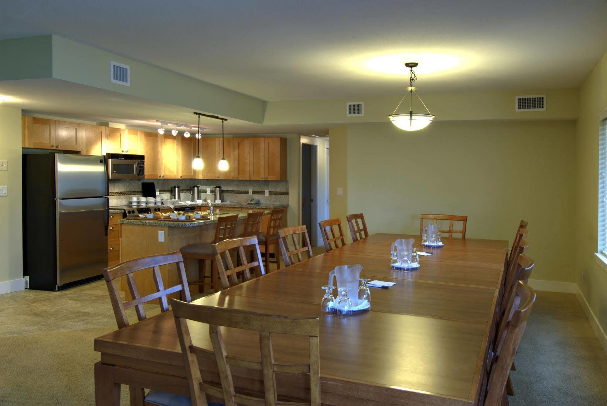 The Cove Lakeside Resort West Kelowna Exterior foto